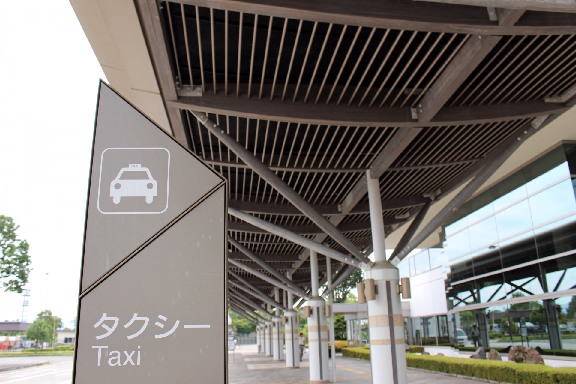 【3月】普通のタクシーとは違う？優良タクシー運転手・タクシー乗り場とは (2)