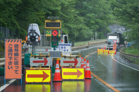 年末のタクシー営業は要注意！行く手を阻む『道路工事』の実態とは？